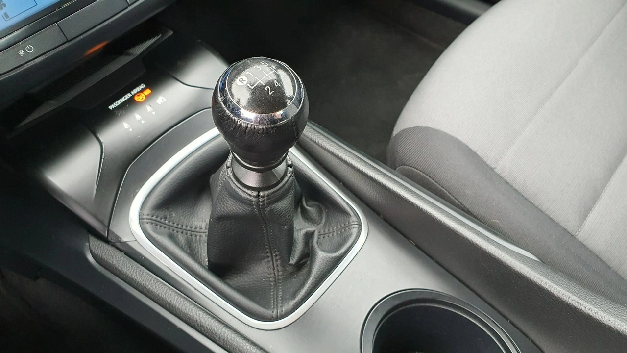 Toyota Avensis - Zdjęcie 24