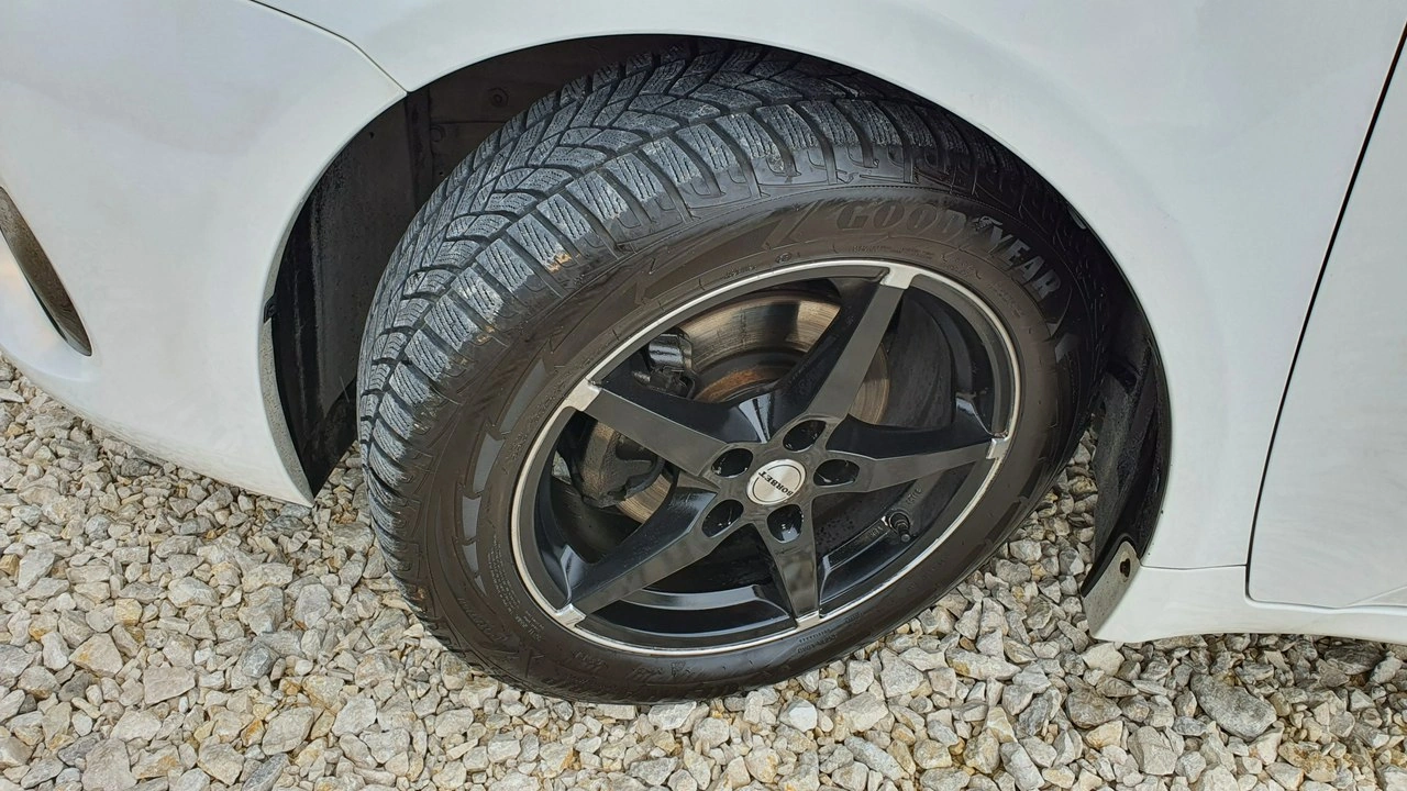 Toyota Avensis - Zdjęcie 38