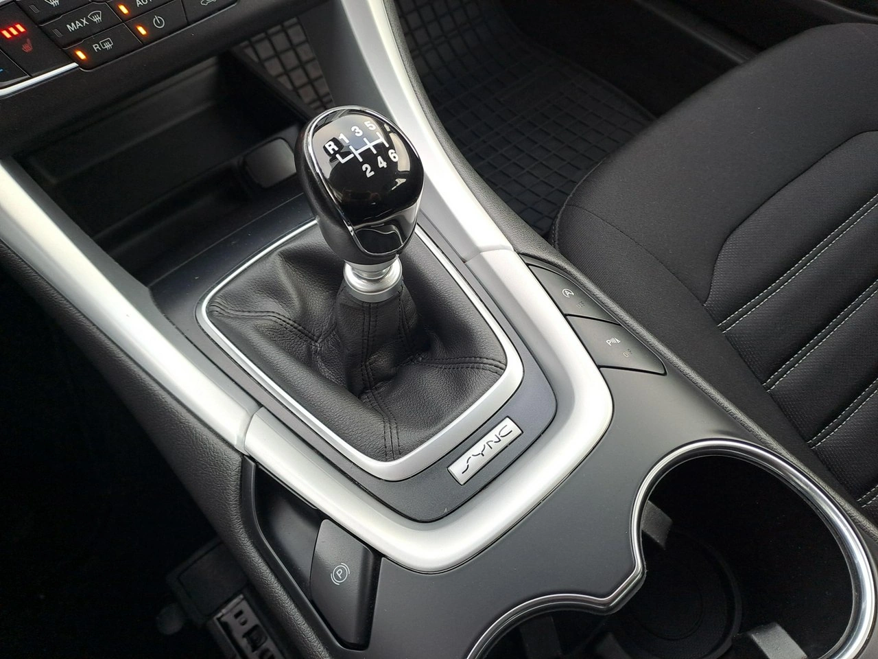 Ford Mondeo - Zdjęcie 23