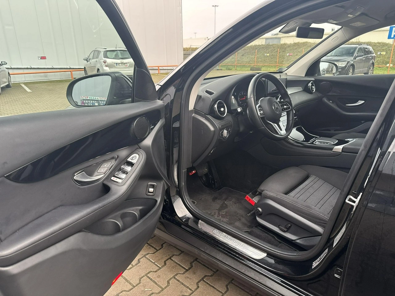 Mercedes GLC 200 - Zdjęcie 9