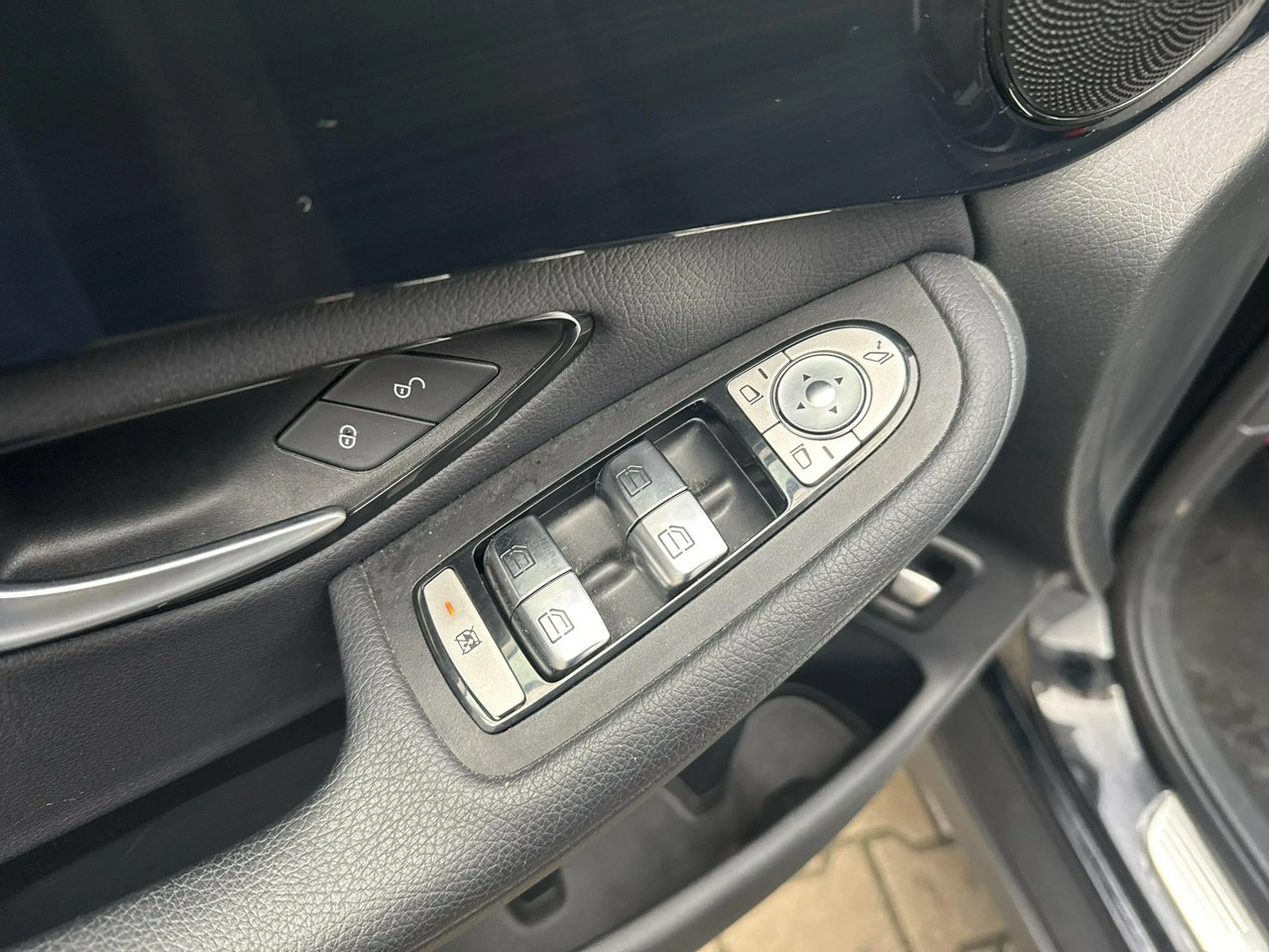 Mercedes GLC 200 - Zdjęcie 11