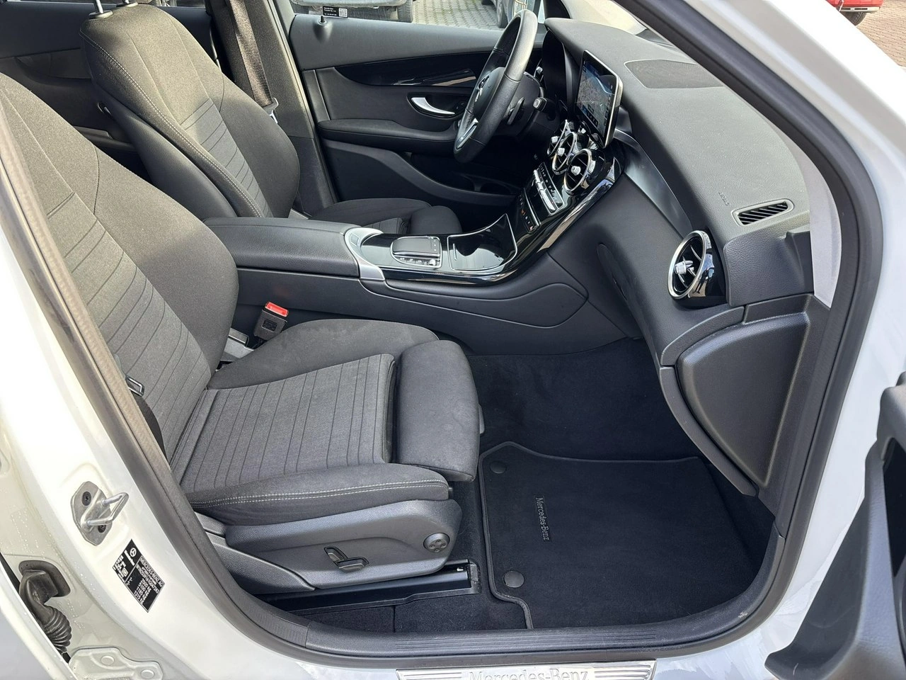 Mercedes GLC 200 - Zdjęcie 18