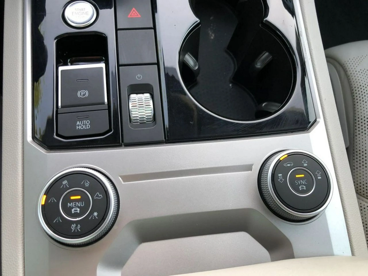 Volkswagen Touareg - Zdjęcie 30