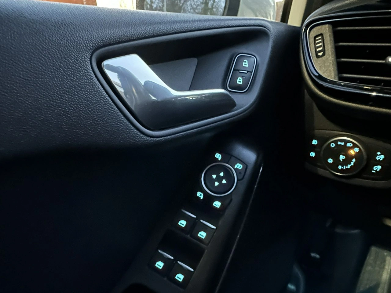 Ford Fiesta - Zdjęcie 34