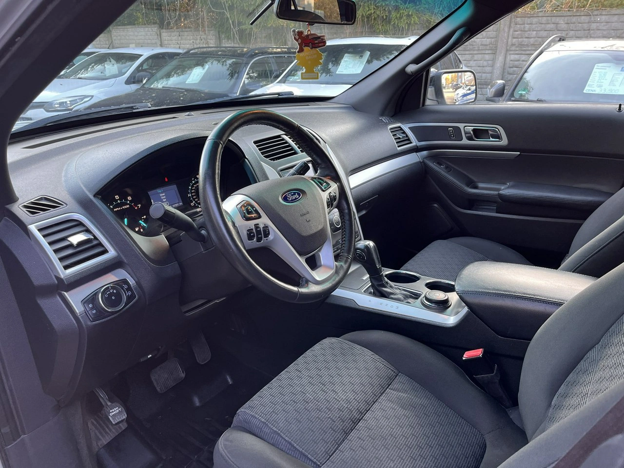 Ford Explorer - Zdjęcie 16