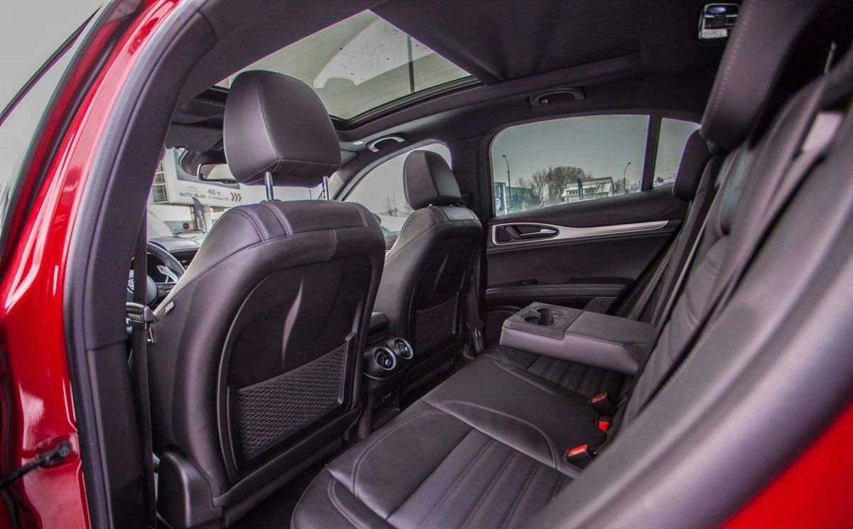 Alfa Romeo Stelvio - Zdjęcie 15