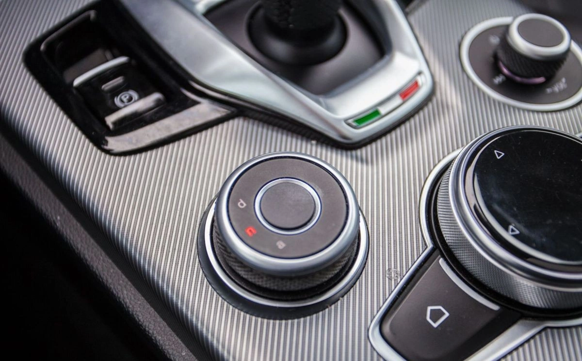 Alfa Romeo Stelvio - Zdjęcie 18