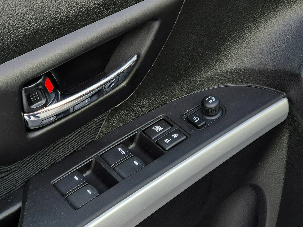 Suzuki SX4 S-Cross - Zdjęcie 10