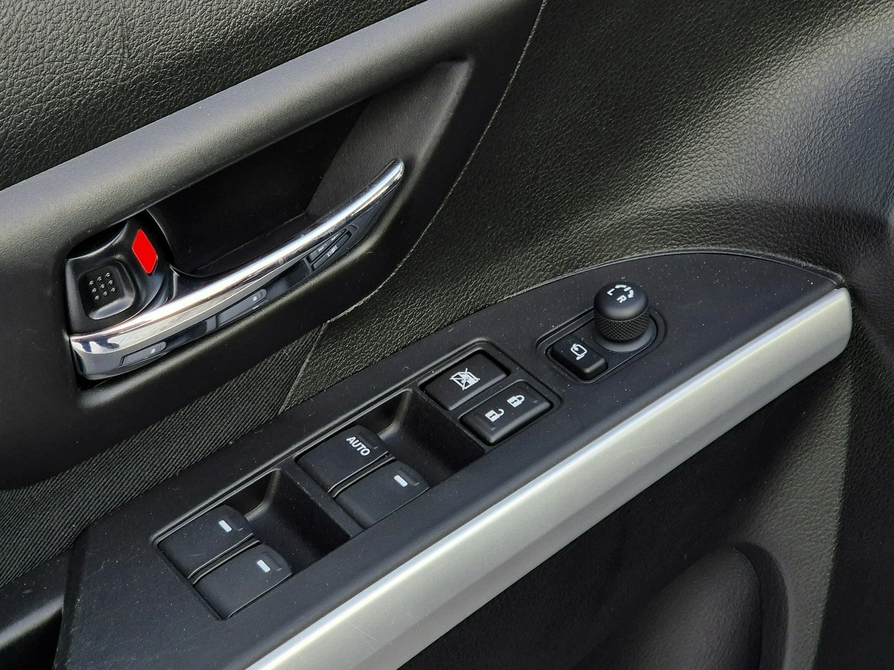 Suzuki SX4 S-Cross - Zdjęcie 10