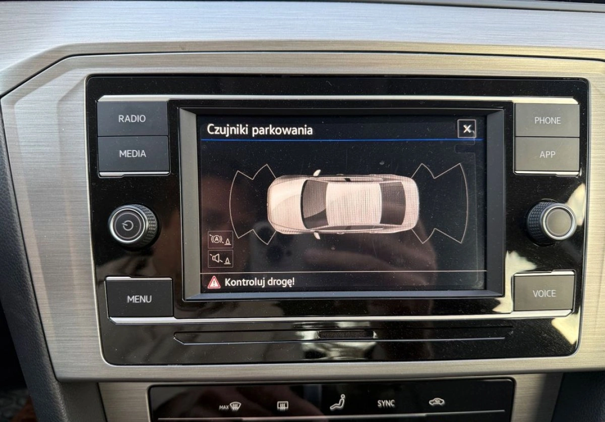 Volkswagen Passat - Zdjęcie 23