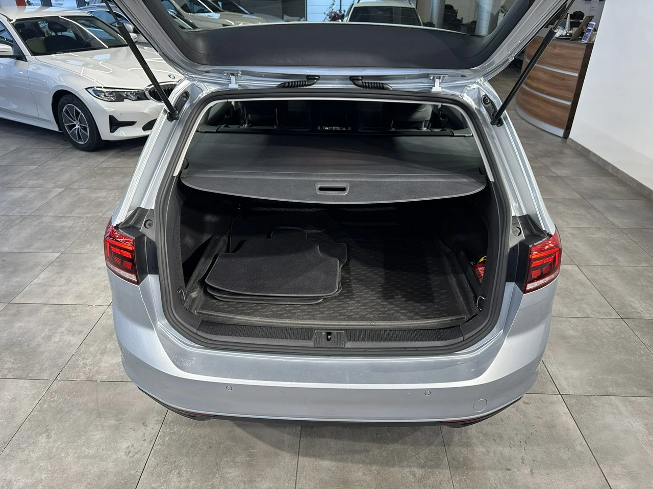 Volkswagen Passat Variant - Zdjęcie 12