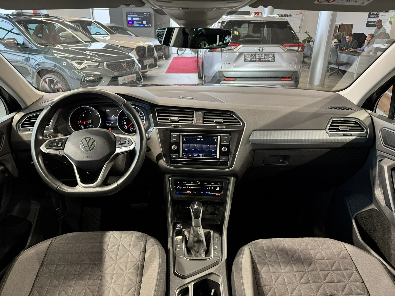 Volkswagen Tiguan - Zdjęcie 16