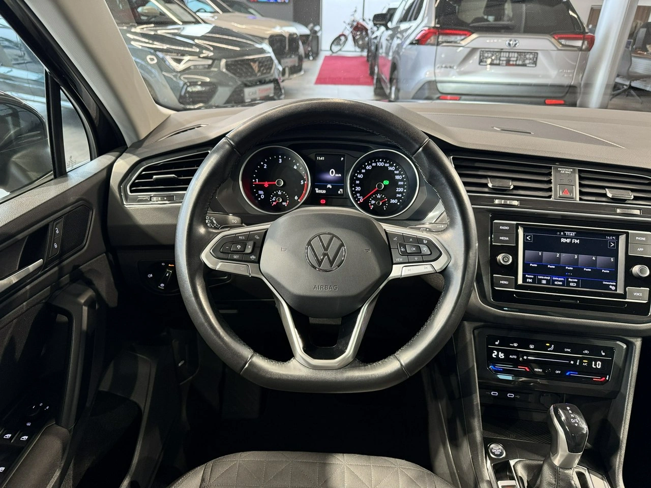 Volkswagen Tiguan - Zdjęcie 17