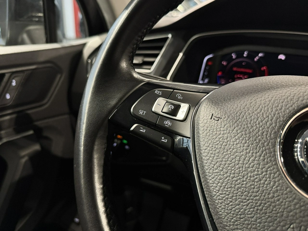 Volkswagen Tiguan - Zdjęcie 21