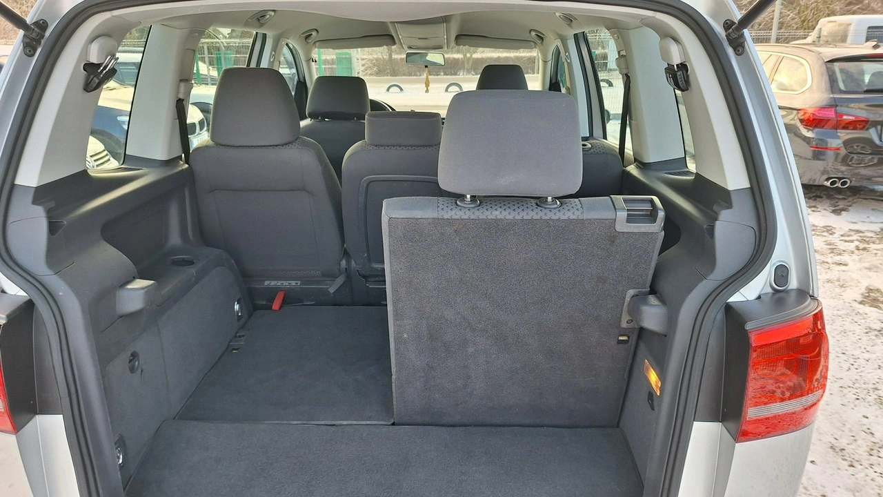 Volkswagen Touran - Zdjęcie 14