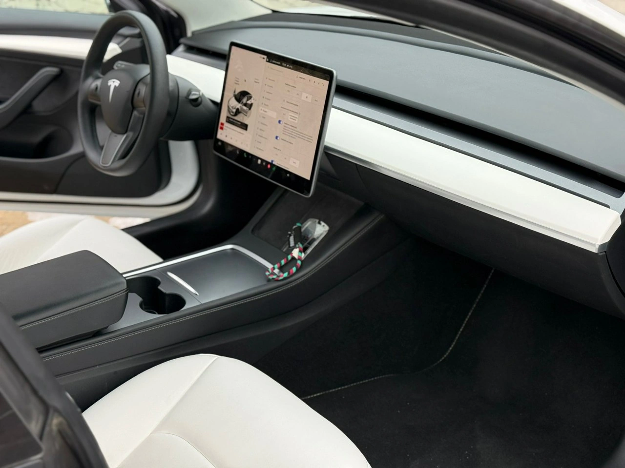 Tesla Model 3 - Zdjęcie 17