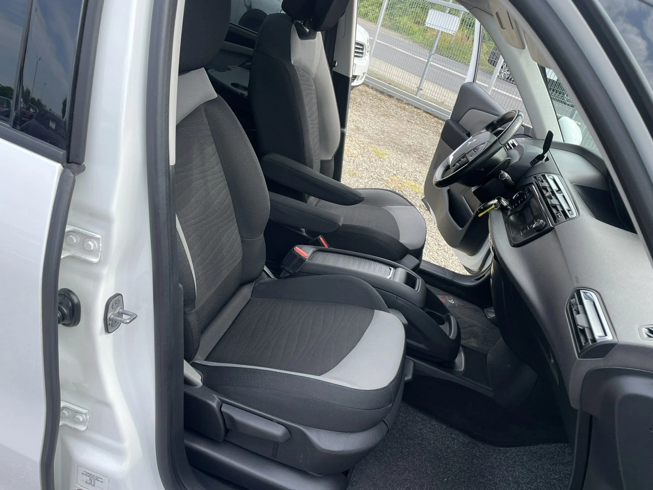 Citroën C4 Grand Picasso - Zdjęcie 30
