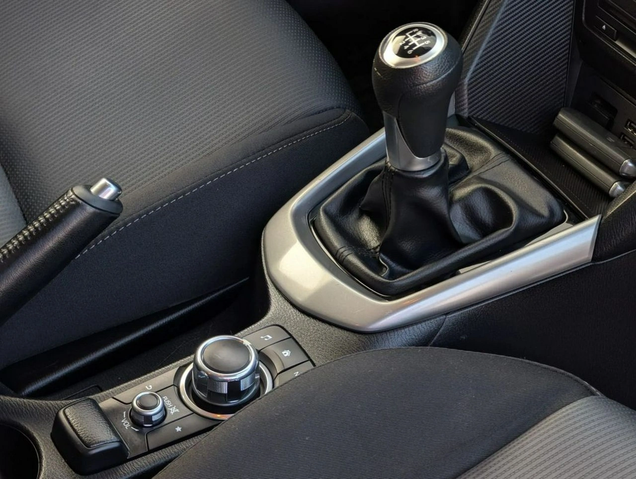 Mazda CX-3 - Zdjęcie 34