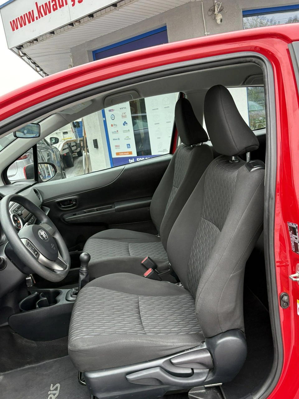 Toyota Yaris - Zdjęcie 10