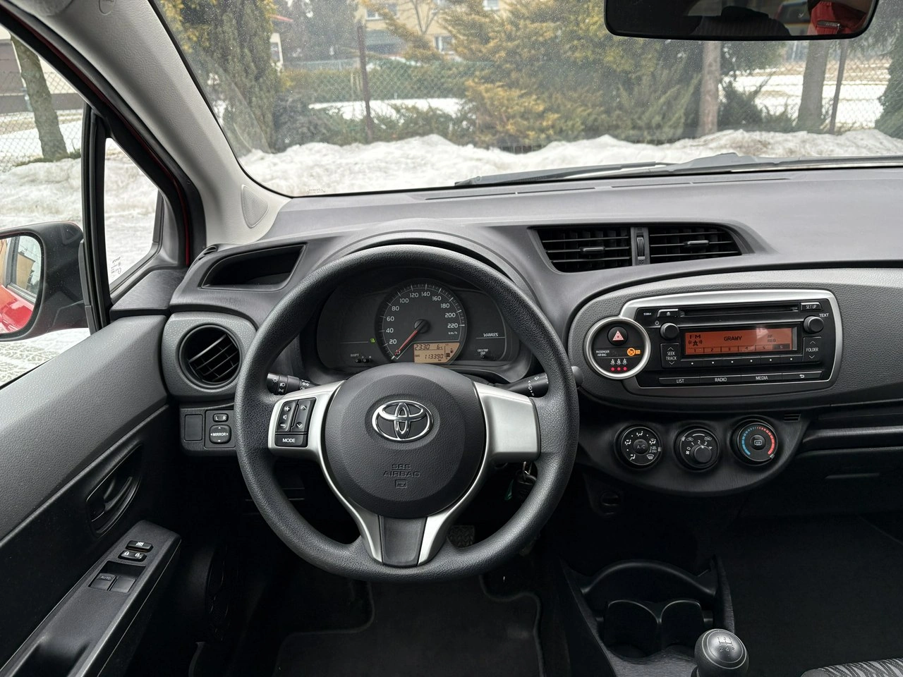 Toyota Yaris - Zdjęcie 13