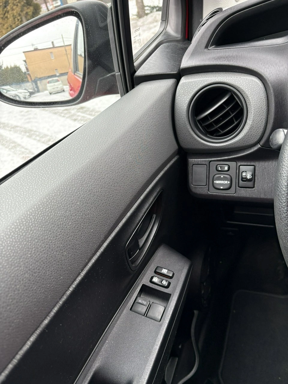 Toyota Yaris - Zdjęcie 18