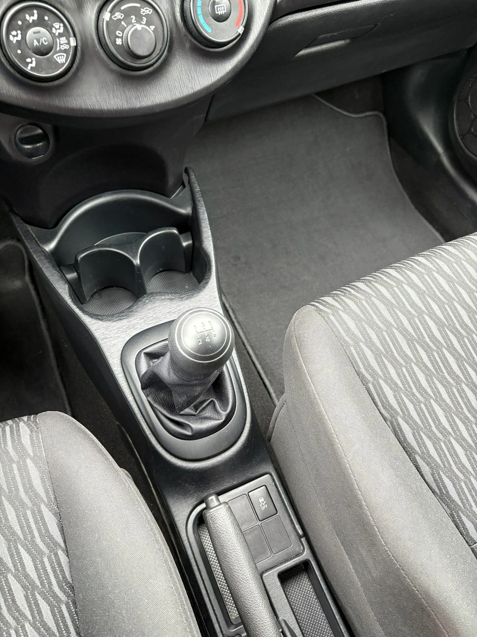 Toyota Yaris - Zdjęcie 19