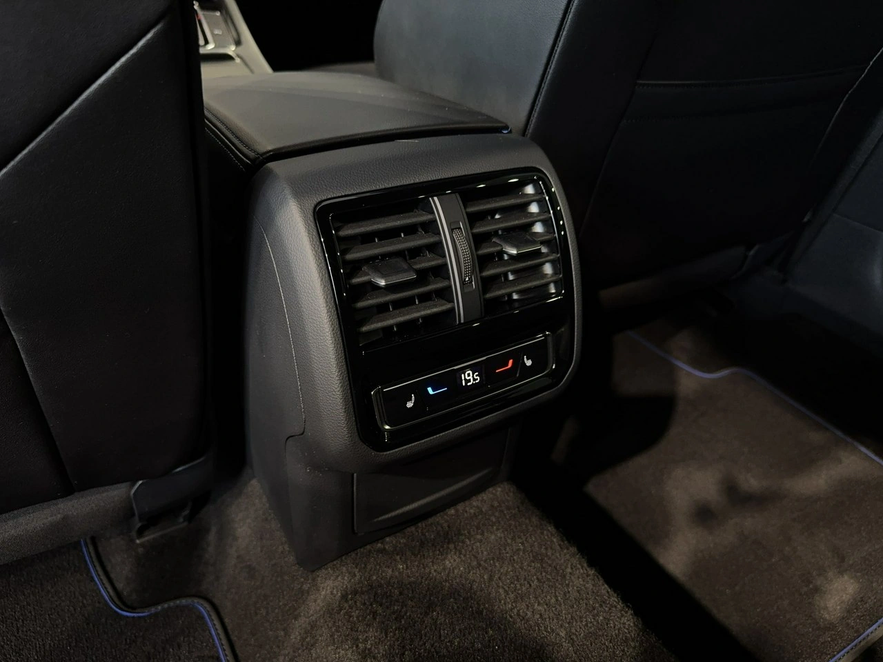 Volkswagen Arteon - Zdjęcie 23