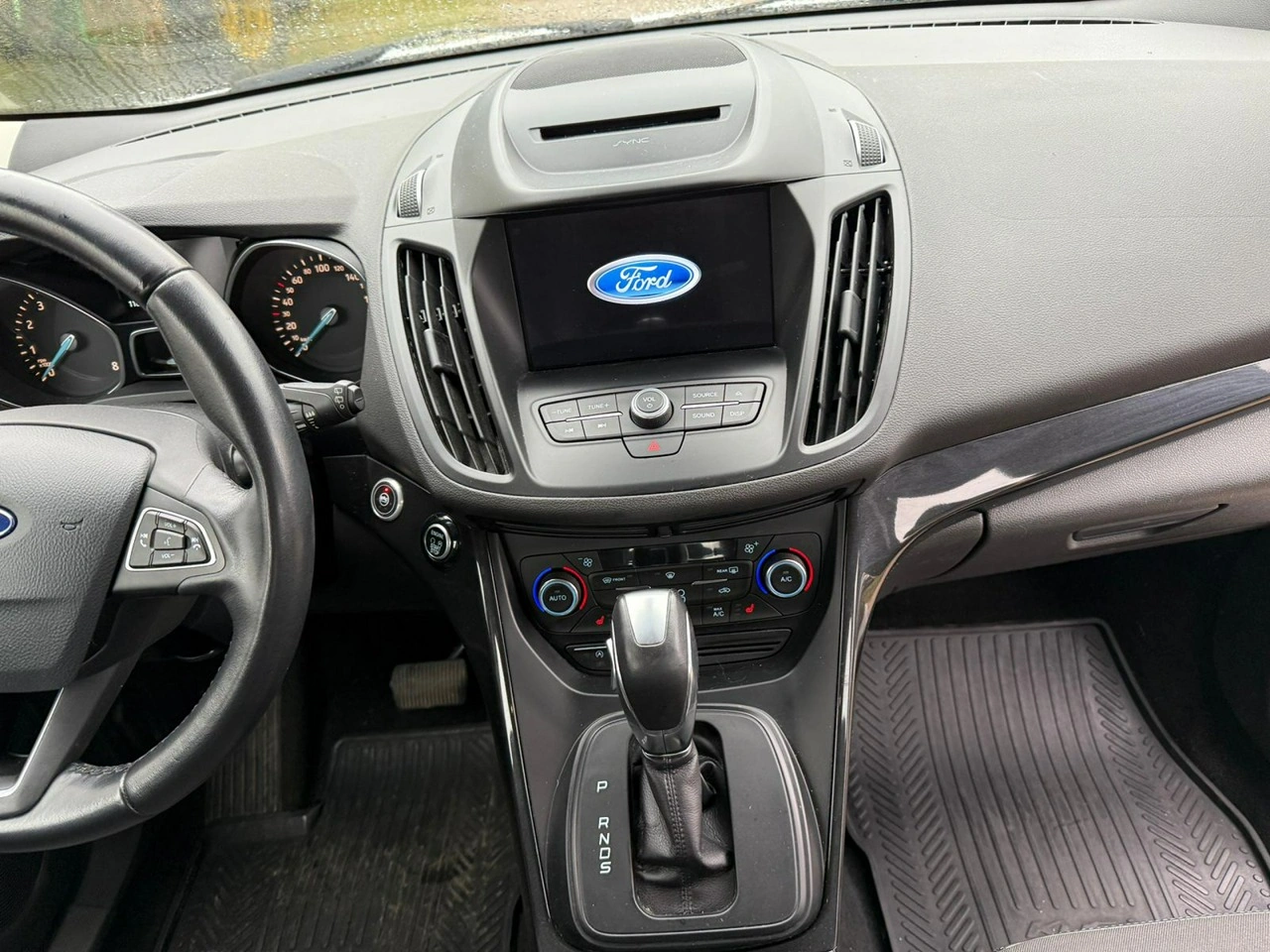 Ford Kuga - Zdjęcie 15
