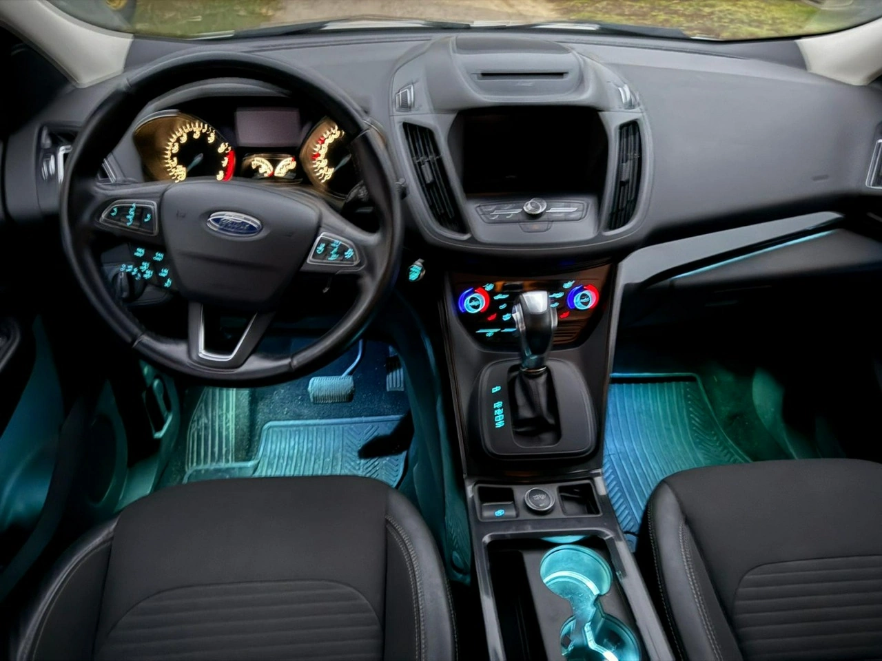 Ford Kuga - Zdjęcie 17