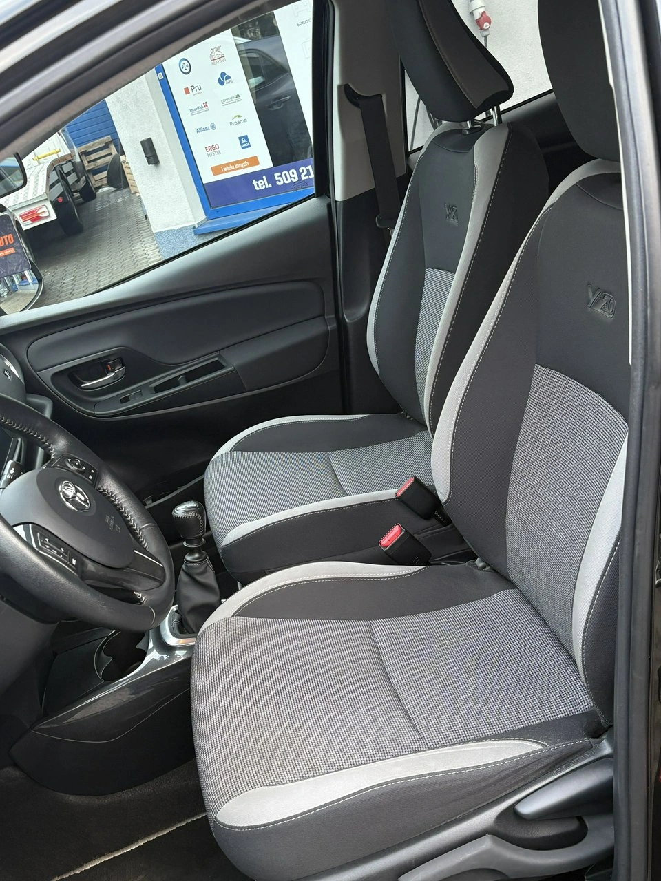 Toyota Yaris - Zdjęcie 12