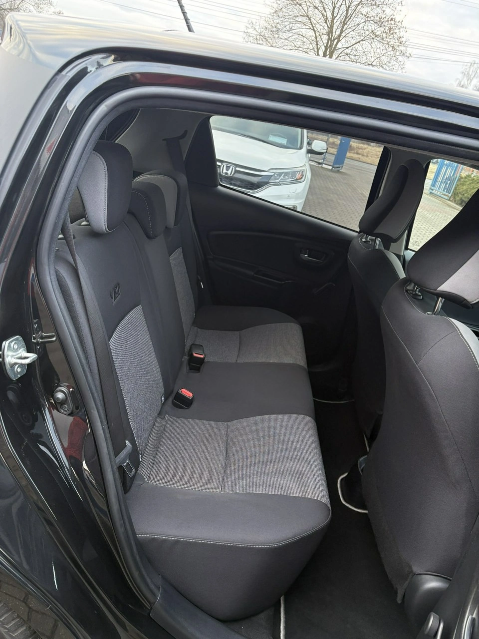 Toyota Yaris - Zdjęcie 13