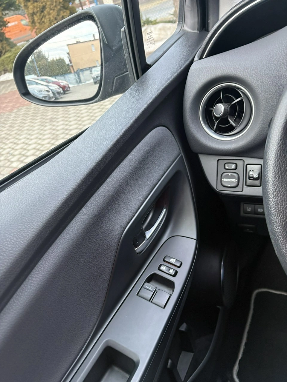 Toyota Yaris - Zdjęcie 19