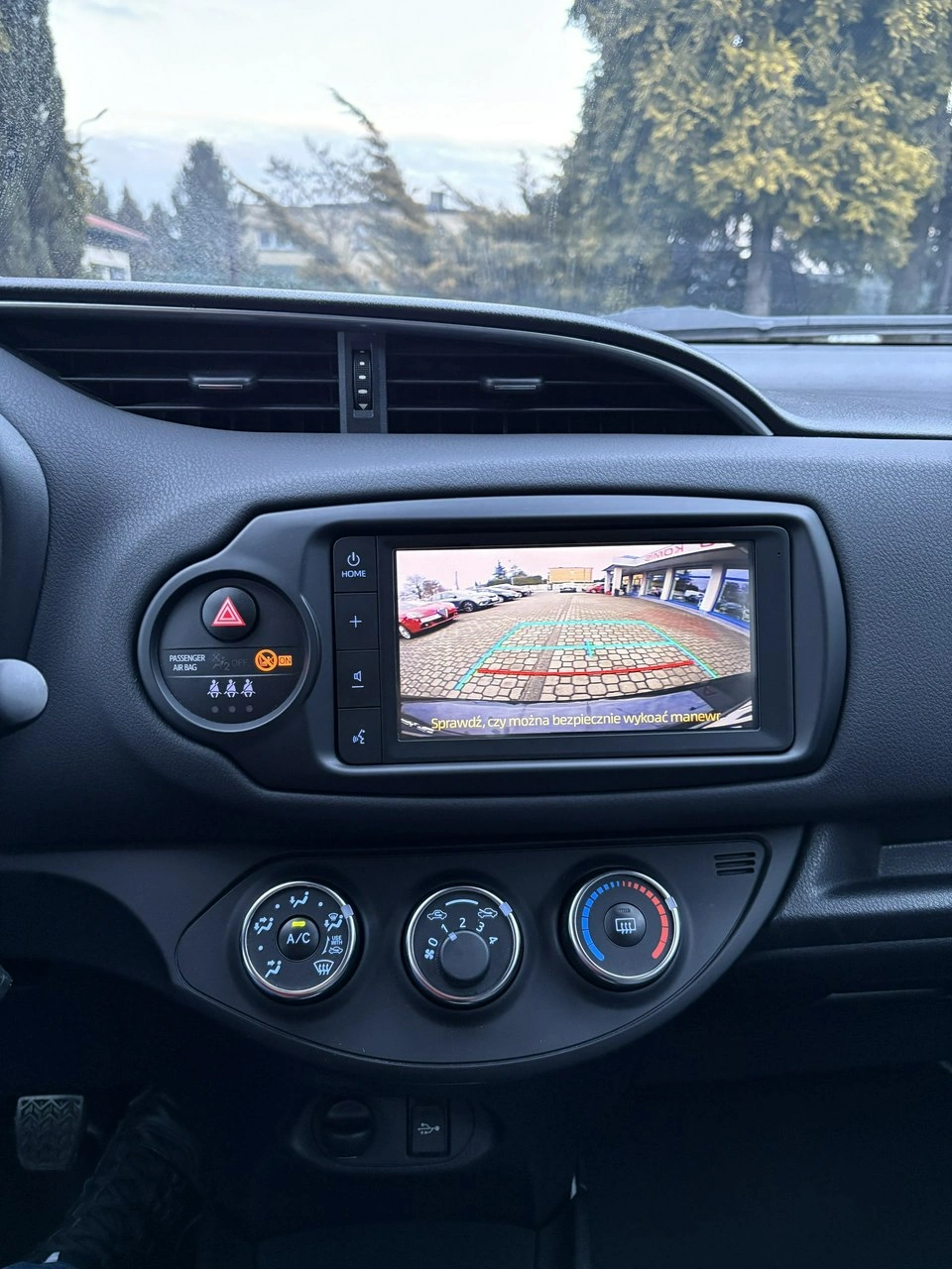 Toyota Yaris - Zdjęcie 24