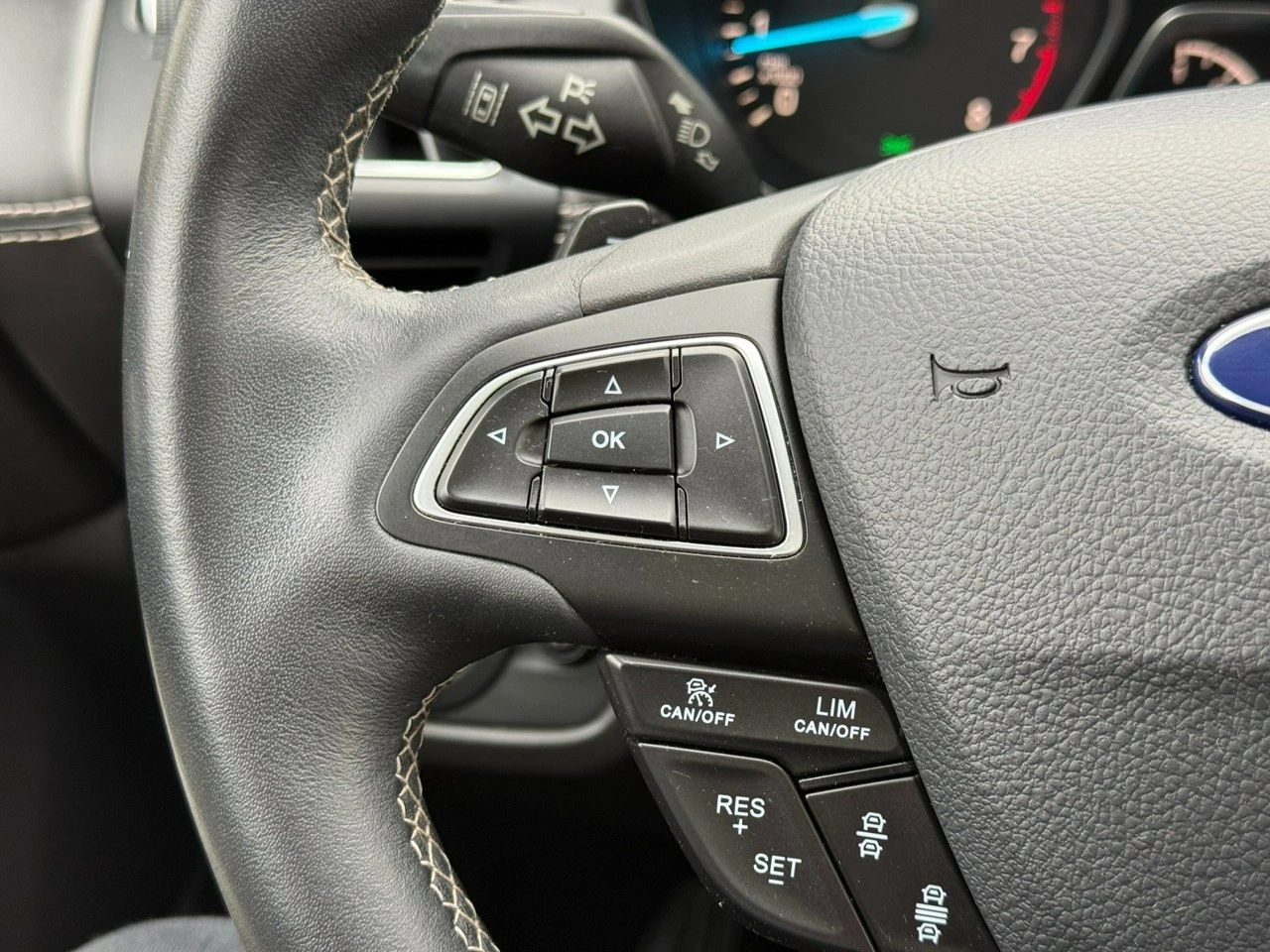 Ford Kuga - Zdjęcie 27