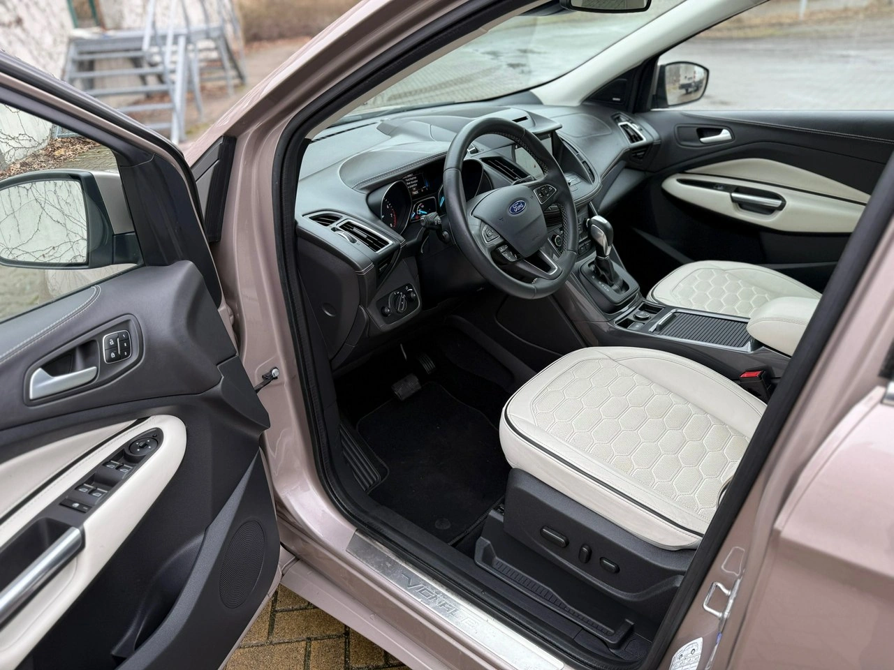 Ford Kuga - Zdjęcie 4