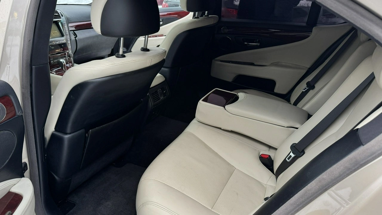 Lexus LS - Zdjęcie 16