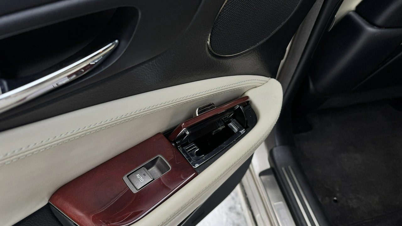 Lexus LS - Zdjęcie 17