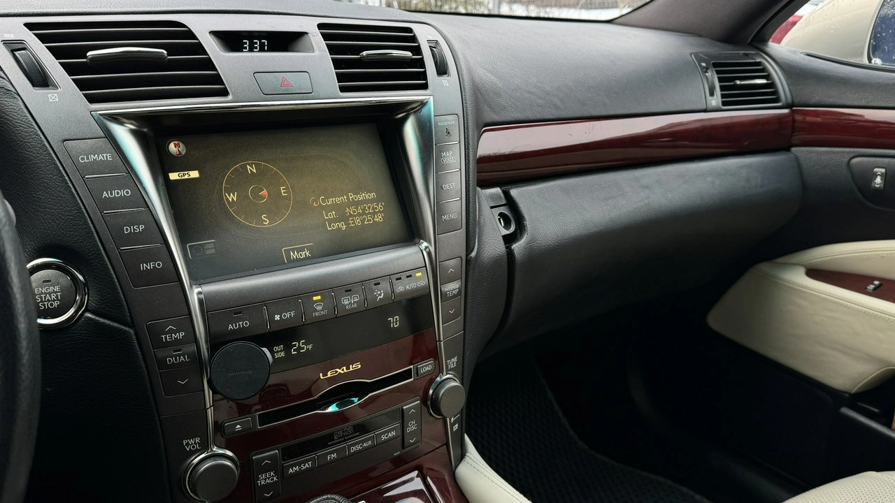 Lexus LS - Zdjęcie 30