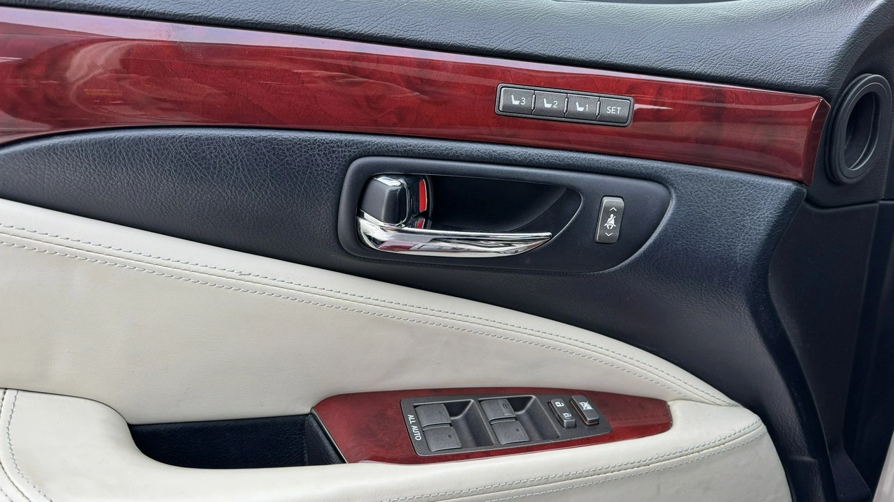 Lexus LS - Zdjęcie 35