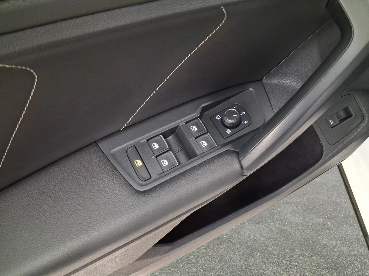 Volkswagen Tiguan - Zdjęcie 24