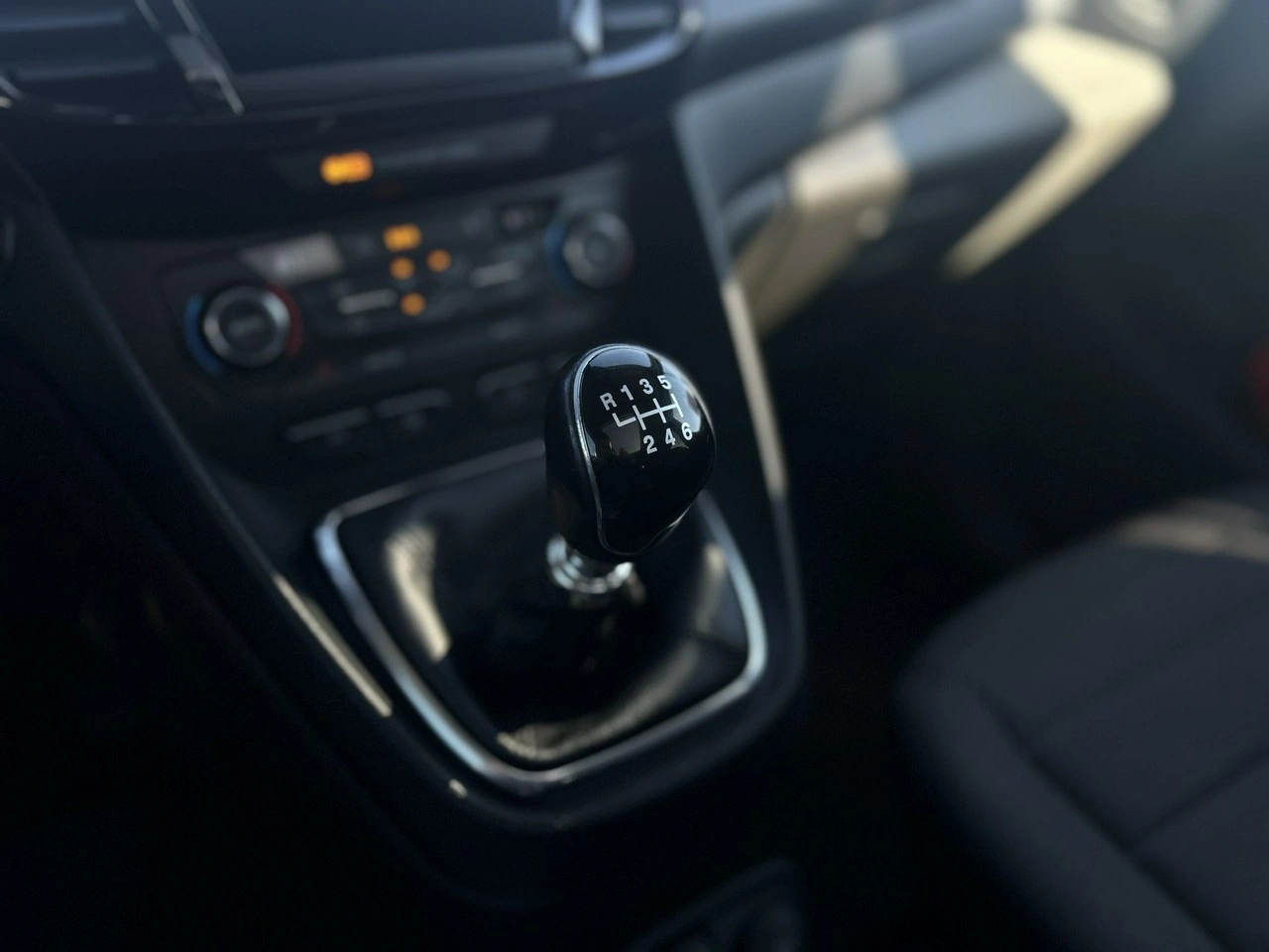 Ford Tourneo Connect - Zdjęcie 32