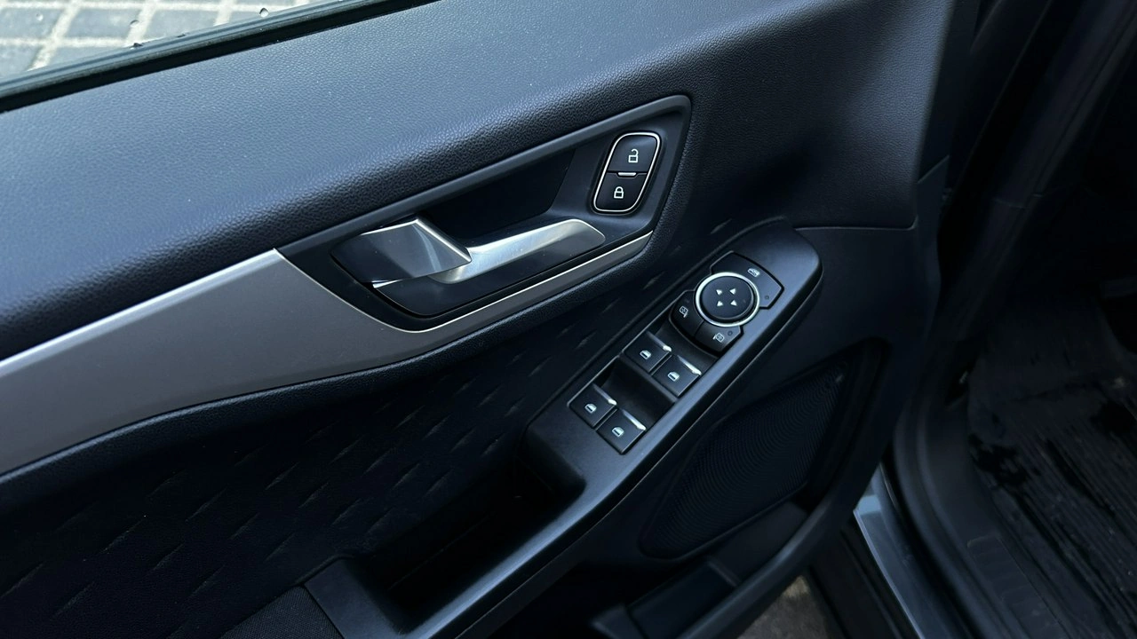 Ford Kuga - Zdjęcie 18