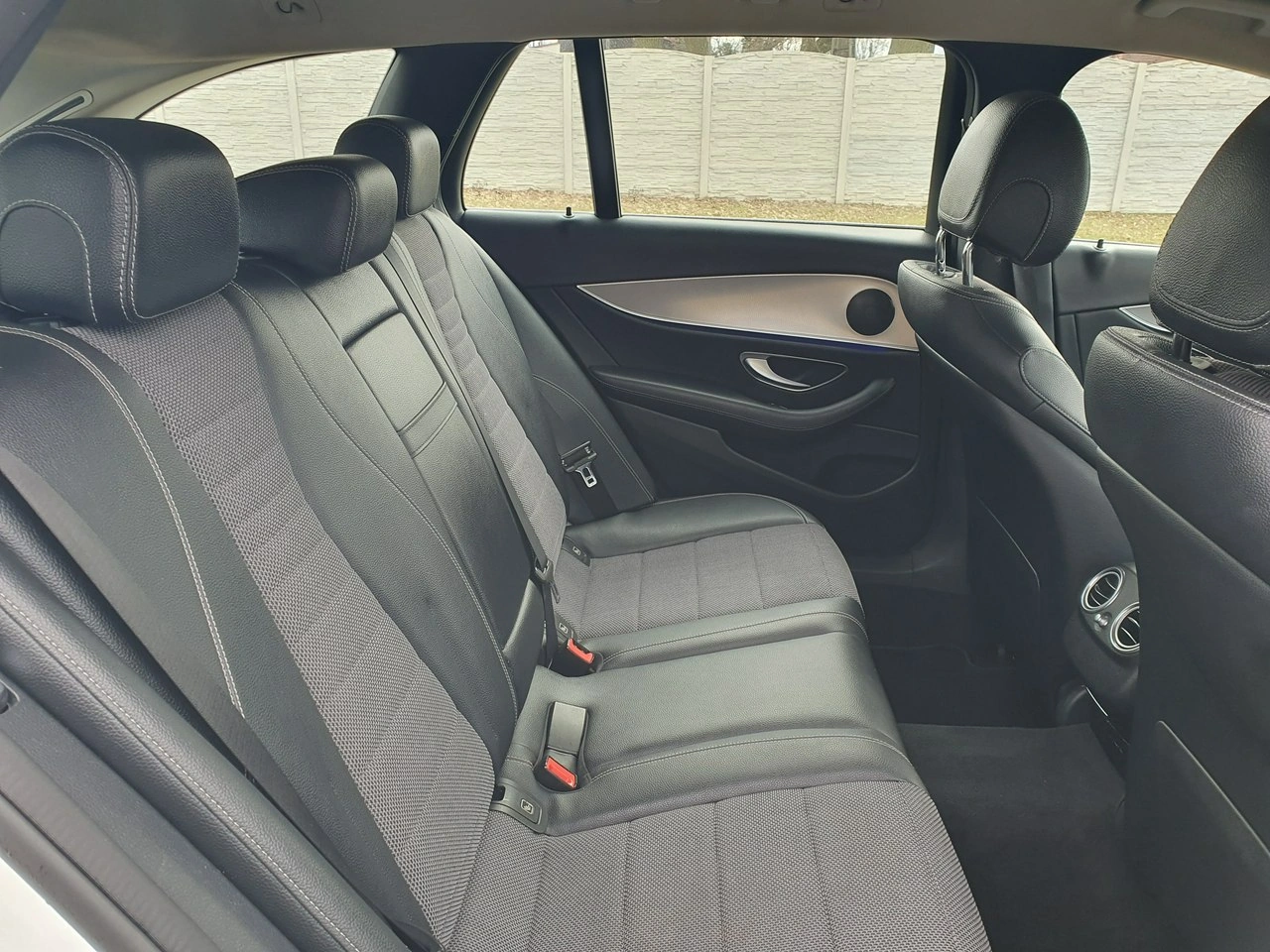 Mercedes E 220 - Zdjęcie 22