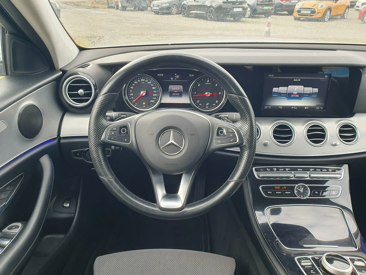 Mercedes E 220 - Zdjęcie 25