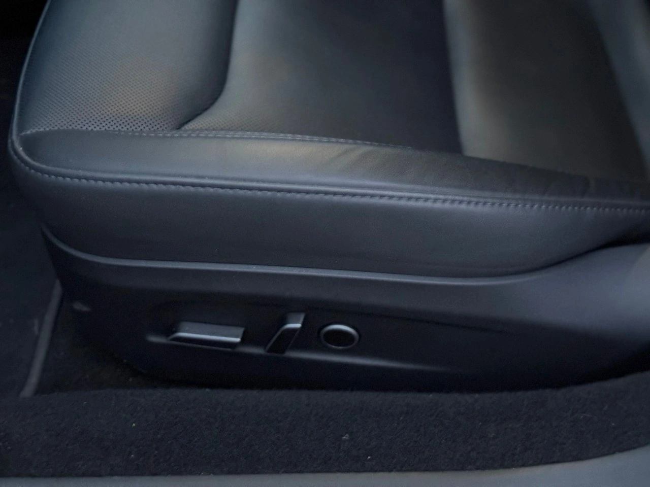 Tesla Model 3 - Zdjęcie 24