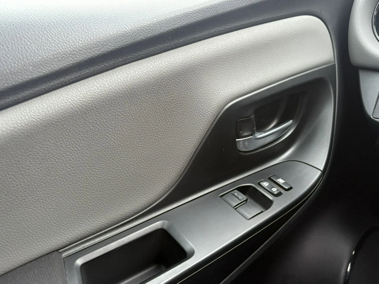 Toyota Yaris - Zdjęcie 16