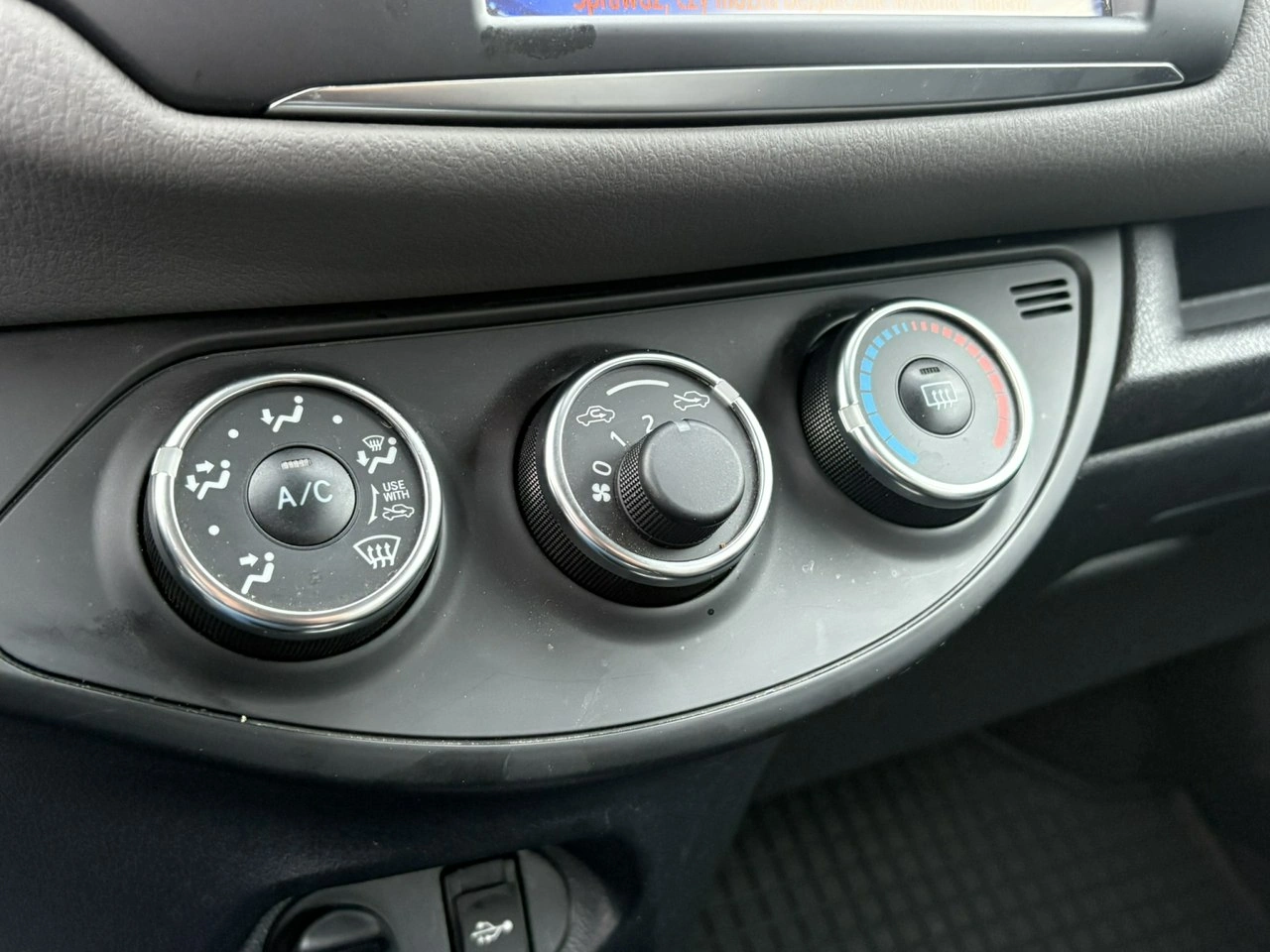 Toyota Yaris - Zdjęcie 23