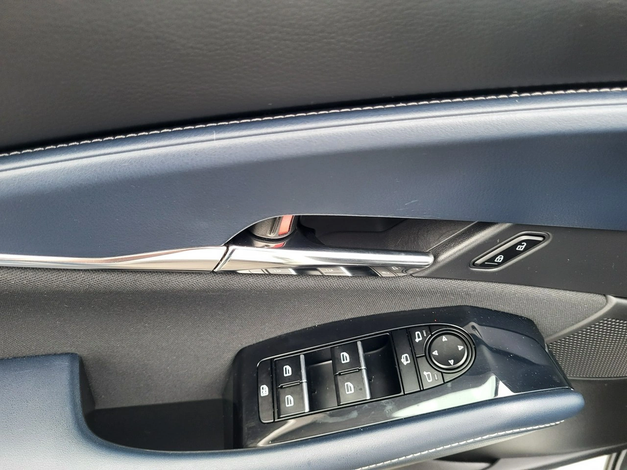 Mazda CX-30 - Zdjęcie 10