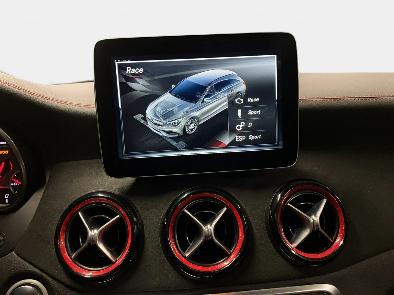 Mercedes CLA 45 AMG - Zdjęcie 23