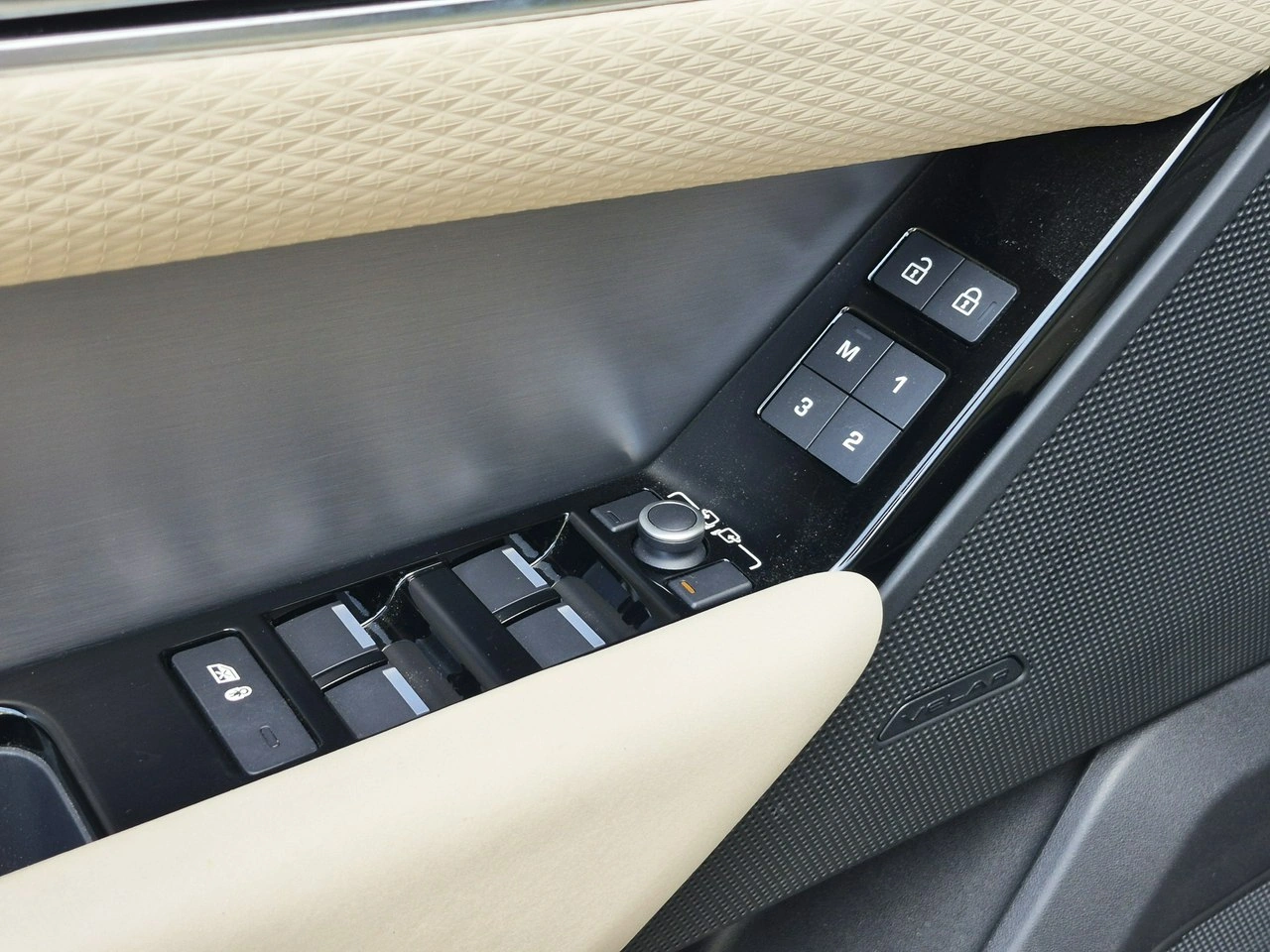 Land Rover Range Rover Velar - Zdjęcie 17